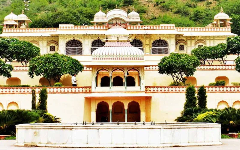 Sisodia-Rani-Garden-jaipur-tour
